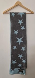 Echarpe grise structure