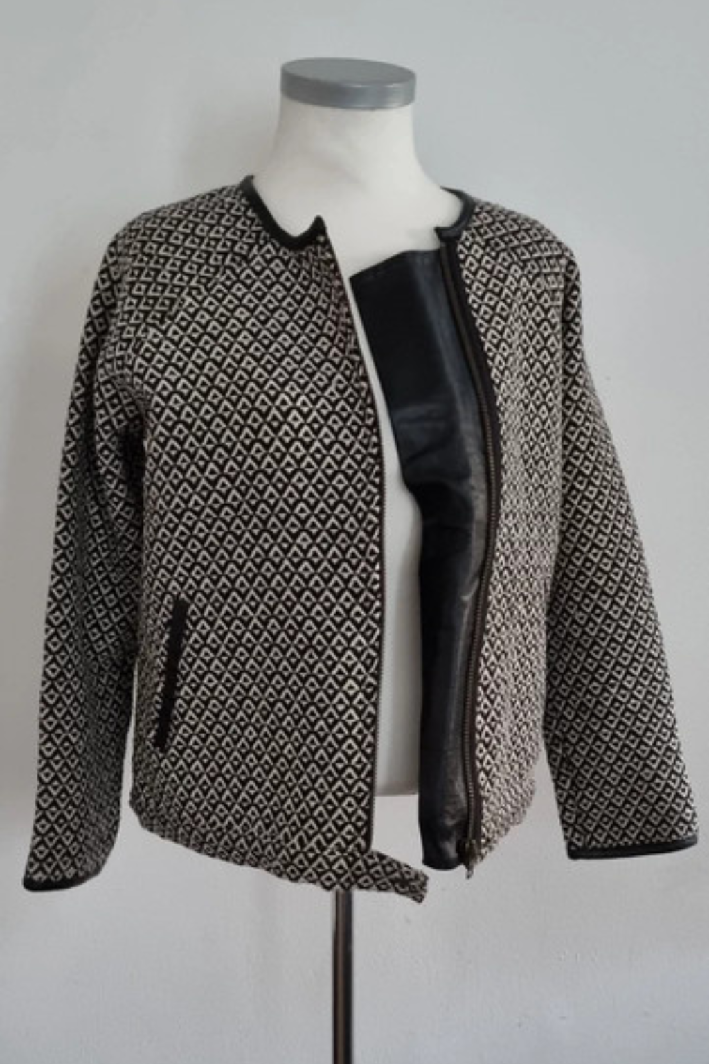 Untitled design (12) veste Leon & Harper – Image 1